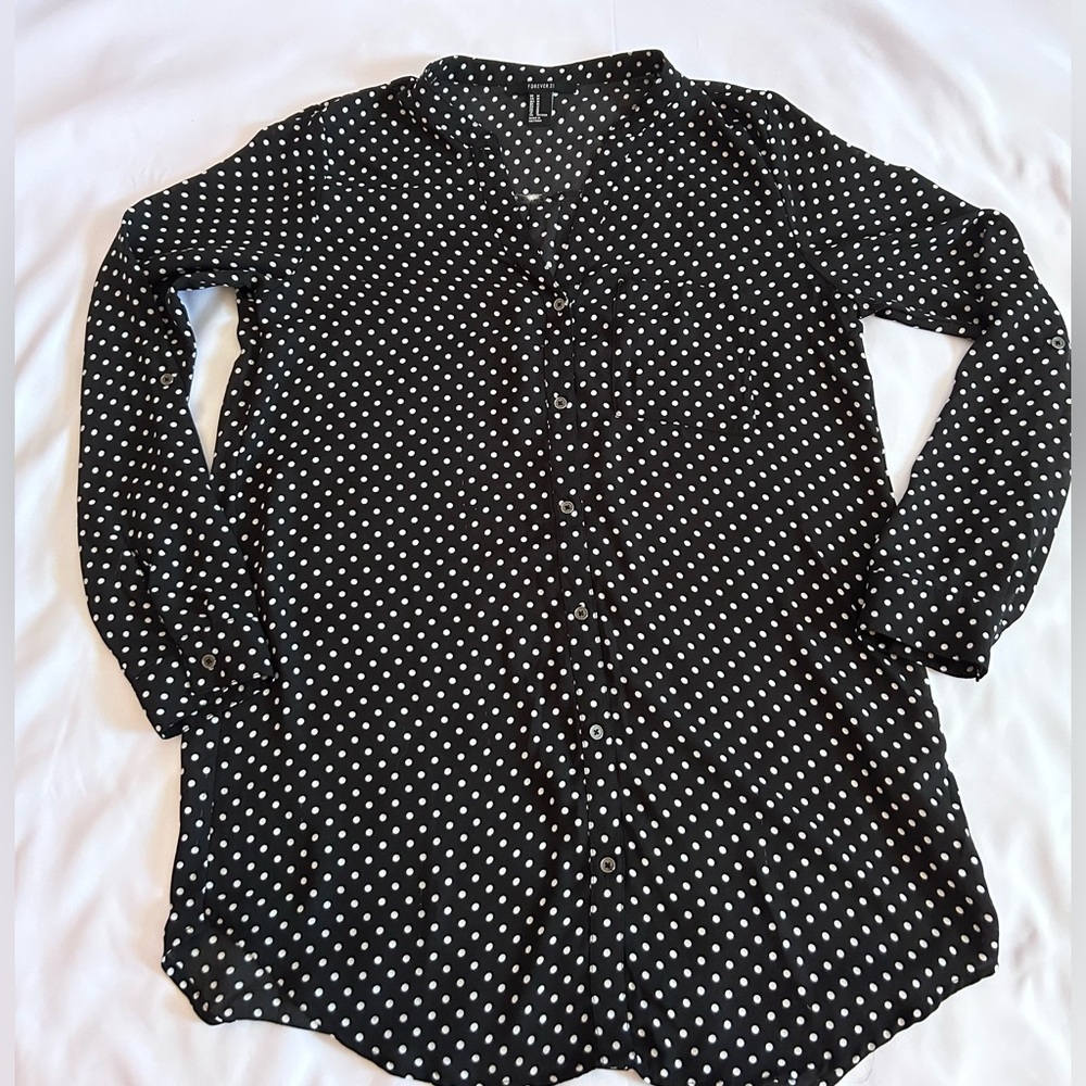 Forever 21 Black and White Polka Dot Button Up Blouse Size Medium - Picture 4 of 7